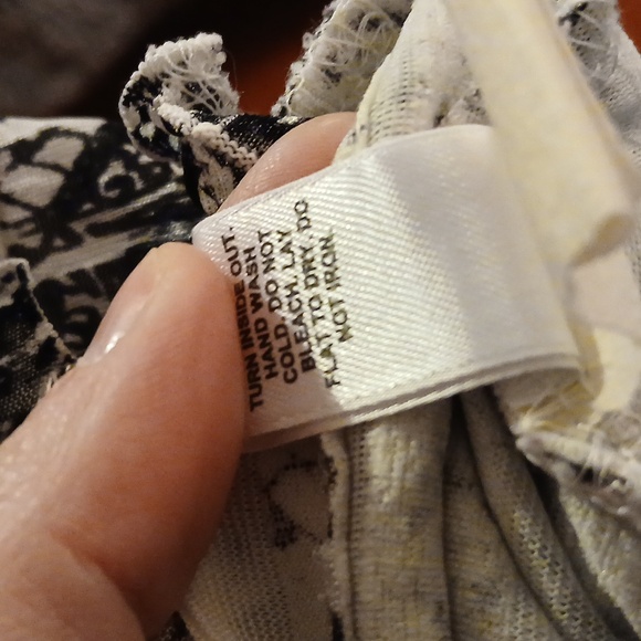 Women's Cato XL Shirred Layered Ruffles Sleeveless Tank Blouse Black & White - Picture 9 of 10